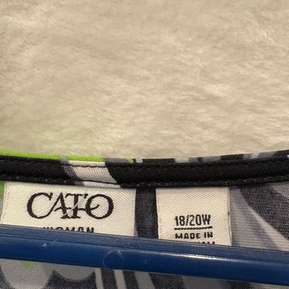 GUC Cato Black and Green Ruched Blouse - Picture 3 of 3